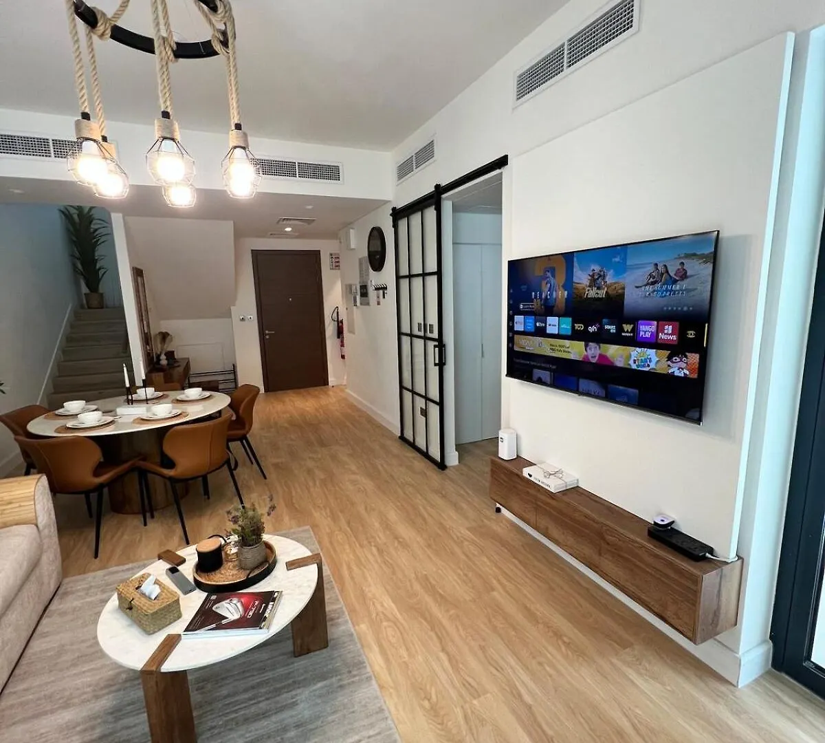 Yas Island Villa- 4Br Luxury Smart Home, Up To 9 Guests, Near Yas Theme Parks Abu Dhabi Villa